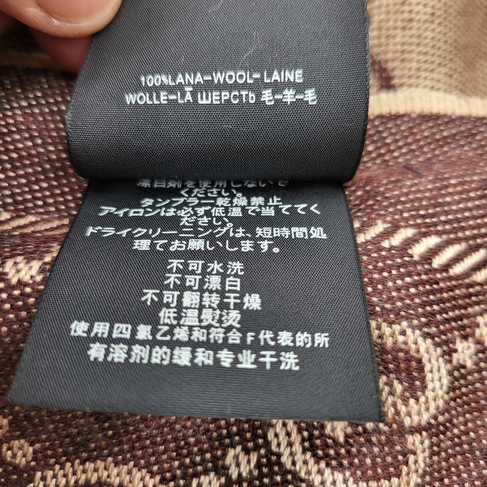 Gucci GG Wool Jacquard Large Scarf Reversible in Chocolate and Beige.. - Picture 6 of 12